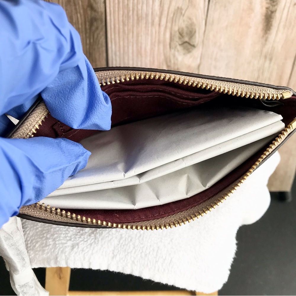 🆕 Coach Corner Zip Wristlet - Picture 6 of 7